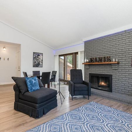 Large, Stunning Elvis Themed Condo,10 Min From Cvg フローレンス エクステリア 写真