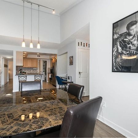 Large, Stunning Elvis Themed Condo,10 Min From Cvg フローレンス エクステリア 写真