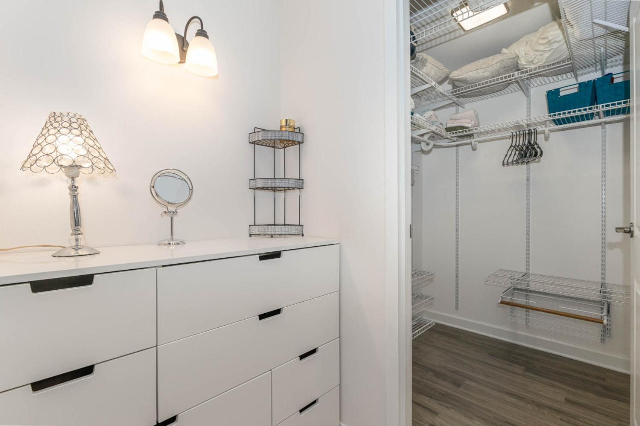 Large, Stunning Elvis Themed Condo,10 Min From Cvg フローレンス エクステリア 写真