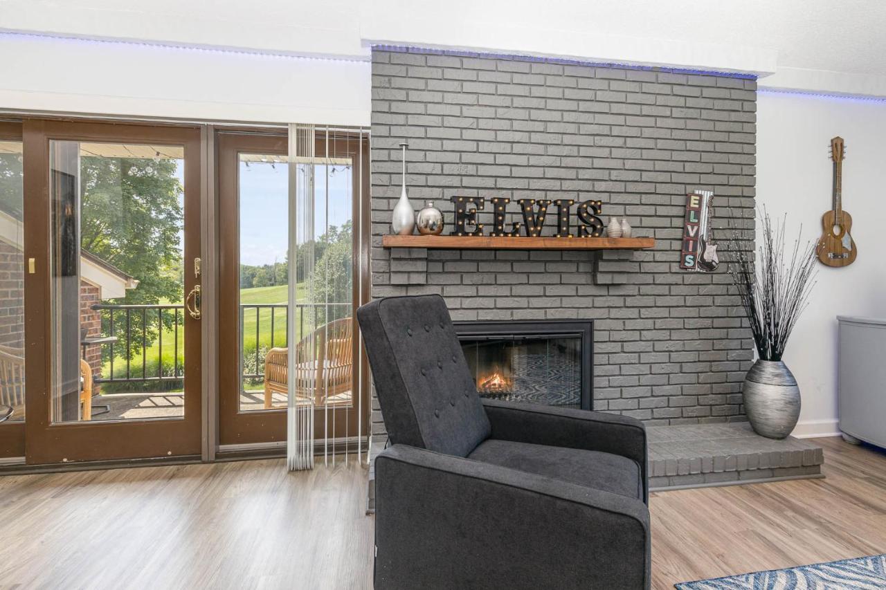 Large, Stunning Elvis Themed Condo,10 Min From Cvg フローレンス エクステリア 写真