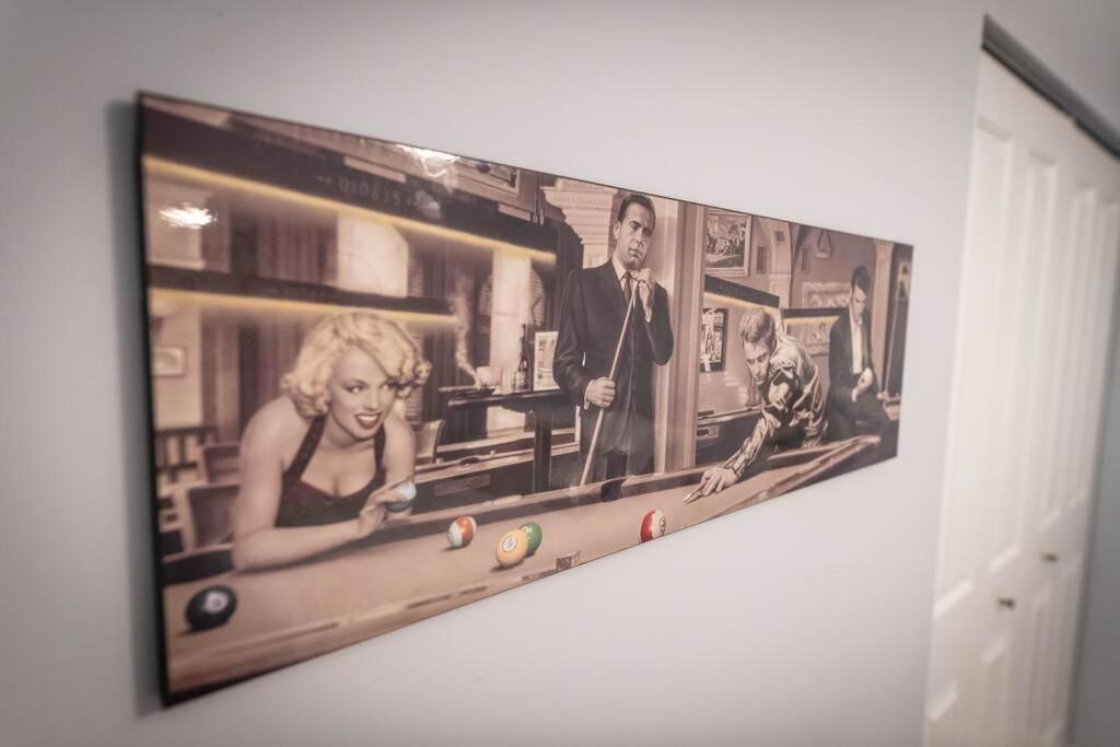 Large, Stunning Elvis Themed Condo,10 Min From Cvg フローレンス エクステリア 写真