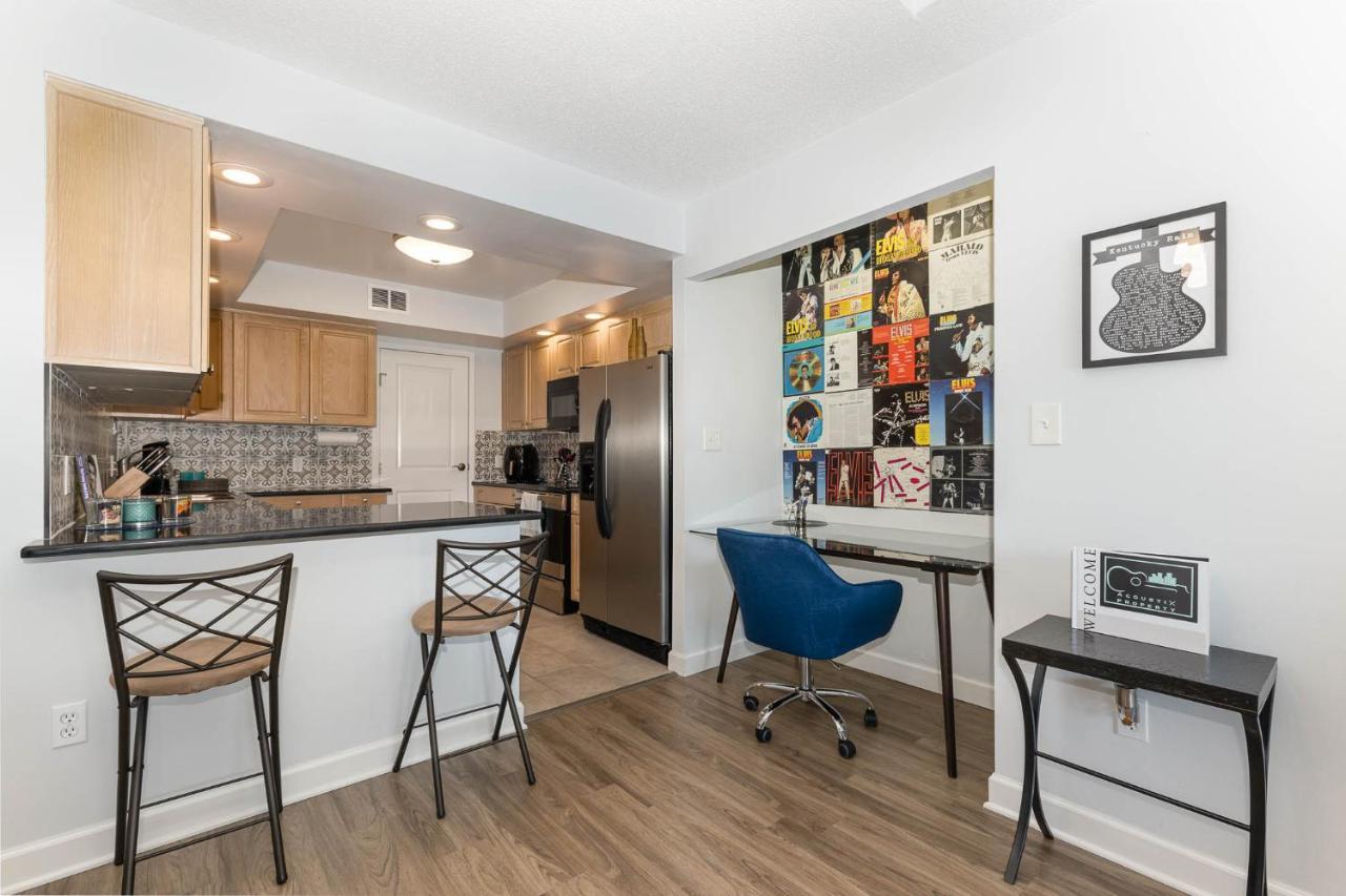 Large, Stunning Elvis Themed Condo,10 Min From Cvg フローレンス エクステリア 写真