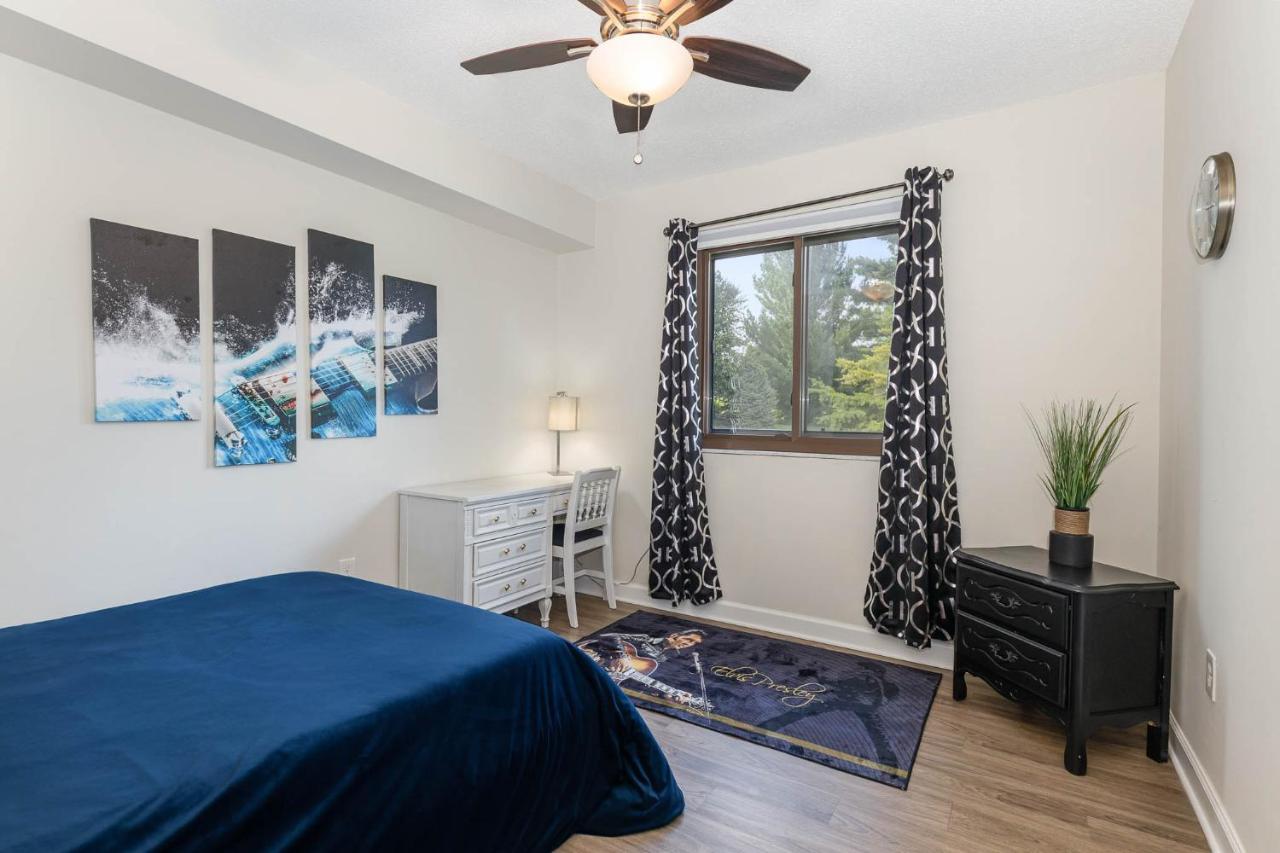 Large, Stunning Elvis Themed Condo,10 Min From Cvg フローレンス エクステリア 写真