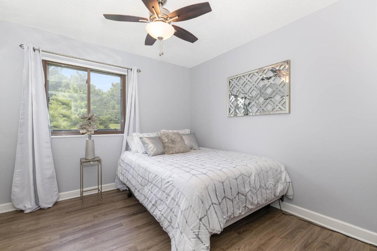 Large, Stunning Elvis Themed Condo,10 Min From Cvg フローレンス エクステリア 写真