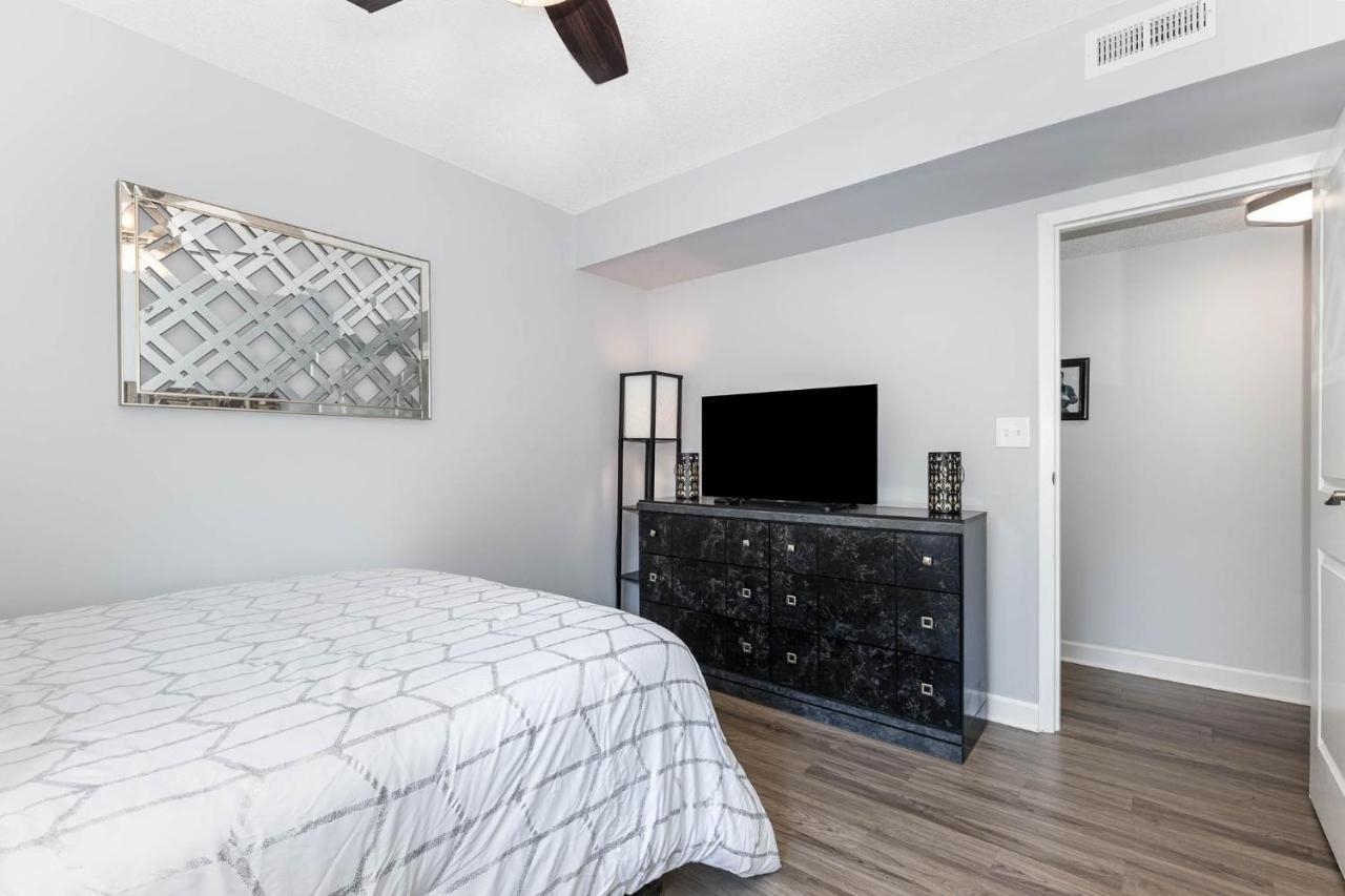 Large, Stunning Elvis Themed Condo,10 Min From Cvg フローレンス エクステリア 写真